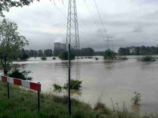 Maas (op achtergrond Clauscentrale)