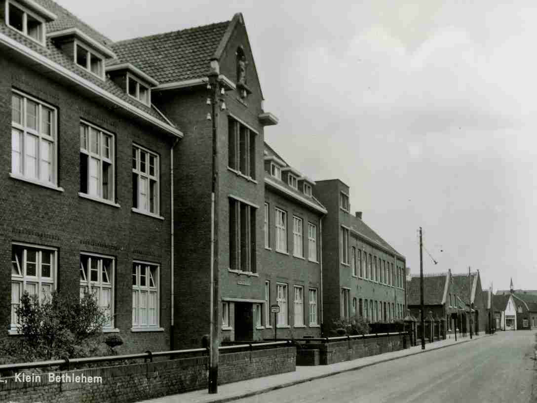 Je bekijkt nu Klein Bethlehem – De plaquette